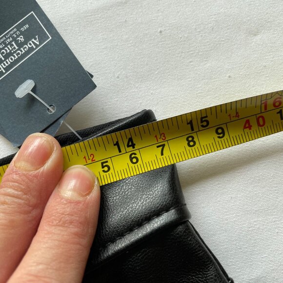 NEW Women’s / Teen’s Abercrombie & Fitch Black Faux Leather Pants size 29 Long - Picture 10 of 11